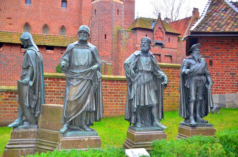 Destination: Malbork Castle - Check Out The Biggest Castle In The World ...